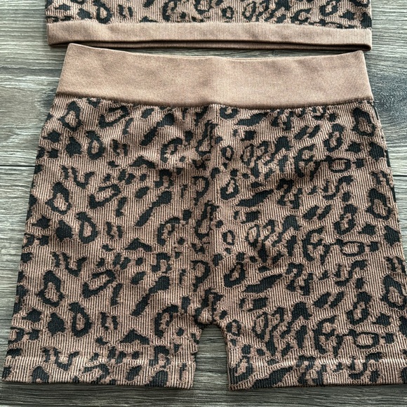 Leopard Print Lounge Set - Picture 4 of 5